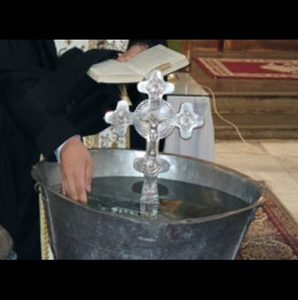 Утре е важен празник: Свещеникът пуска кръст в осветена вода, а в полунощ небето се отваря-Ето кои вярващи могат да си пожелаят нещо