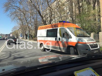 Пловдивчанка понечи да скочи в движение от такси! Вижте защо (СНИМКИ)