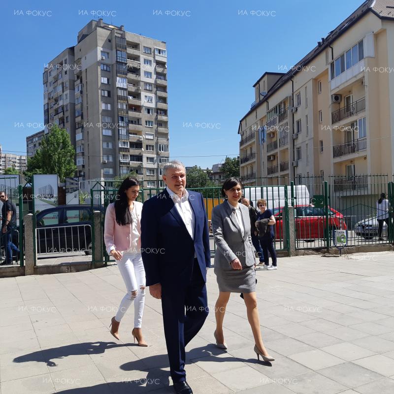 Европейски избори 2019: Председателят на СДС Румен Христов гласува на изборите за Европейския парламент