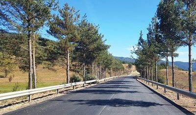 Приключва ремонтът на част от пътя Сърница - Доспат (Снимки)