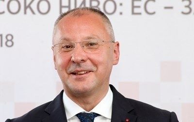 Няма как, подскачайки на един крак, БСП да стигне първа на финала
