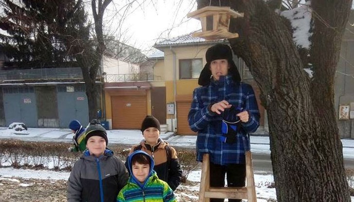 Деца спасяват кестените в Русе