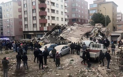 8-етажна сграда се срути в Истанбул, поне четирима са ранени