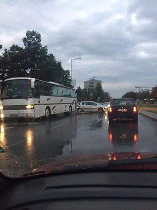 Катастрофа на Пещерско шосе, адското задръстване започва от входа на града (СНИМКИ)