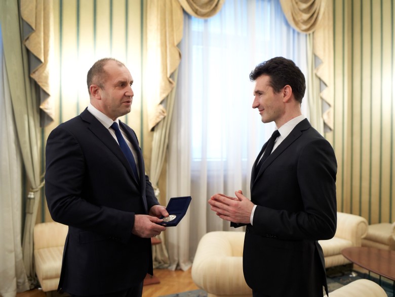 Президентът Румен Радев удостои световноизвестния цигулар Светлин Русев с Почетния знак на държавния глава