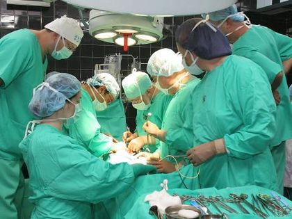 Жената от катастрофата в тежко състояние, отстраниха далака й