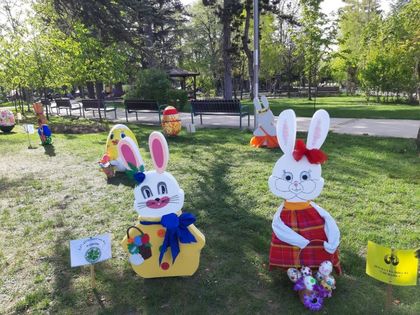 Децата украсиха Казанлък за Великден (СНИМКИ)