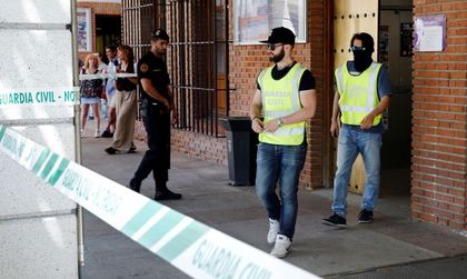 12 души са арестувани при 48 акции в Мадрид и Каталуния