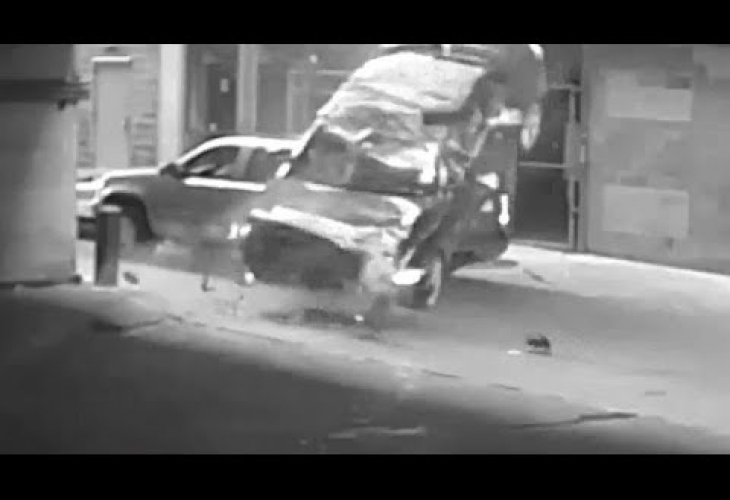 Жена не успя да паркира и се сгромоляса с колата си от седмия етаж (ВИДЕО)