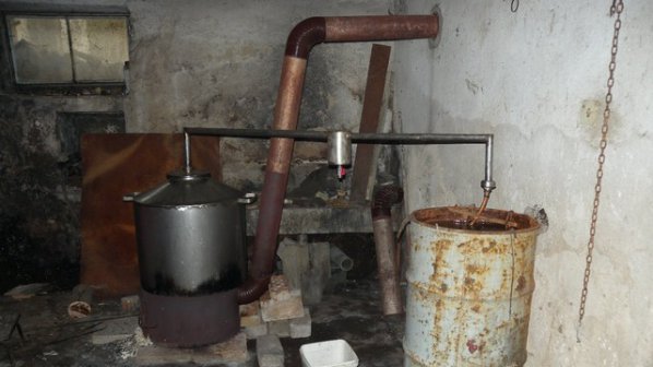 10 тона алкохол в незаконна винарна
