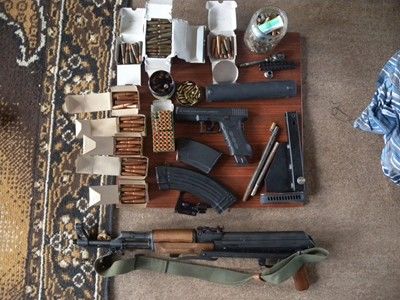 Откриха боен арсенал в дома на 20-годишен