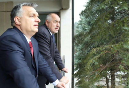 Бойко Борисов посрещна топло с прегръдка Виктор Орбан в резиденция
