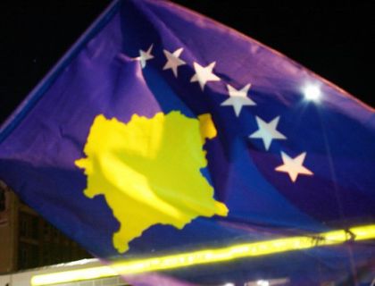 Стреляха с гранатомет по парламента в Косово