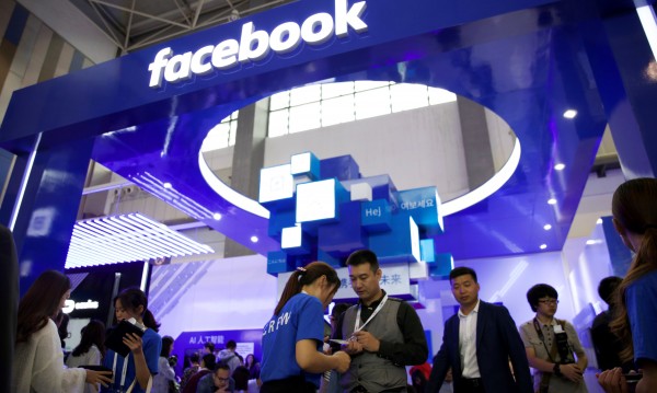 Facebook отново продава данните ни на трети страни