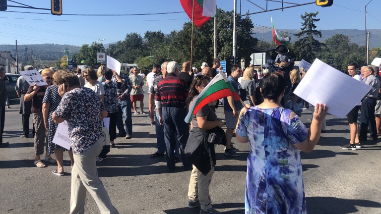 Жители на квартал „Горубляне” в София излизат на пореден протест