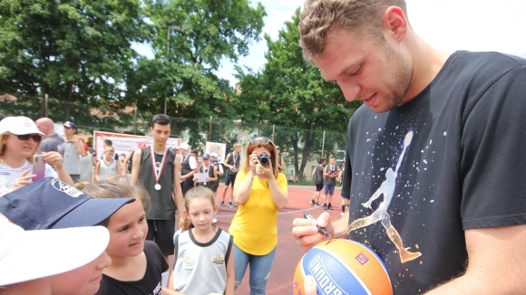 Везенков специален гост на детския турнир по баскетбол на клуб Вълци-Разград