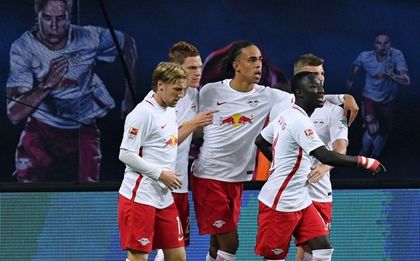Лайпциг излезе трети в Бундеслигата след бой над Аугсбург