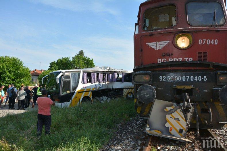 Ето каква е причината за катастрофата между влак и автобус край Симеоновград!