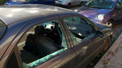 Две коли, паркирани в съседство, бяха ограбени в Пловдив
