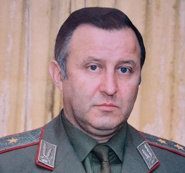 Ген. Стоян Топалов: Видях началник щаб на армията да продава вестници