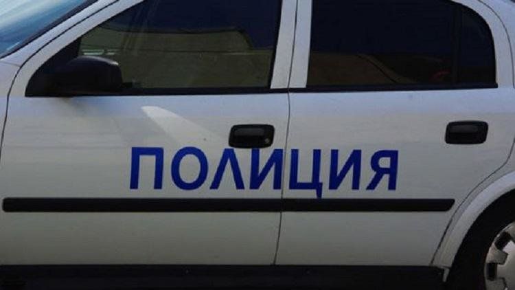 Трима биха мъж в София, откраднаха му колата и чанта с пари