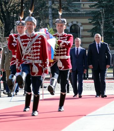 В делегацията на руския премиер Дмитрий Медведев са генералният директор на „Росатом“ и председателят на УС на „Газпром“