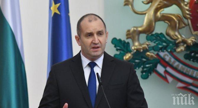 Румен Радев връчва орден 