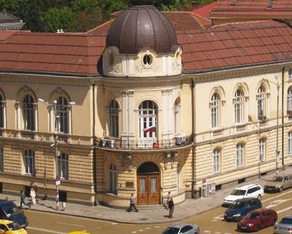 По български: Асистентите в БАН ще получават заплати колкото чистачките