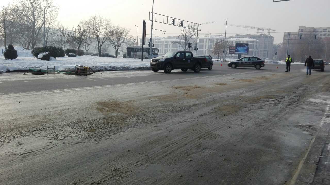 Голяма авария в Тракия! Полиция затвори основна улица в пловдивския квартал