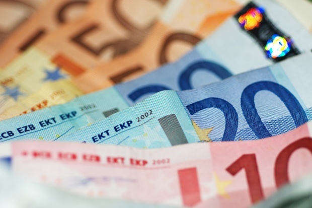 Перничанин пазарува с фалшиви евро в Пловдив
