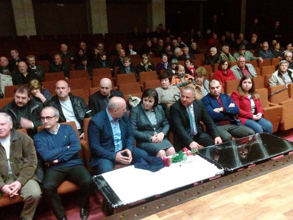 Корнелия Нинова, БСП: Спасяваме парламентаризма като не се съгласяваме да правим законодателство, което нарушава Конституцията и отказваме да участваме в задкулисни договорки
