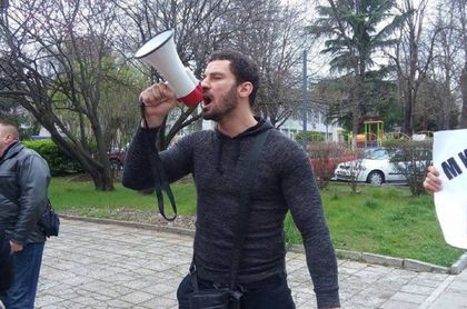ОТМЪЩЕНИЕ! Перата събира опълчение за шведа, изритал брутално камериерка на Слънчака: Няма кой да те спаси копе*е! Ще разбереш какво е болка