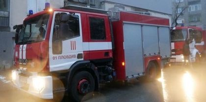 Голям пожар до Пловдив, десетина се борят със стихията!