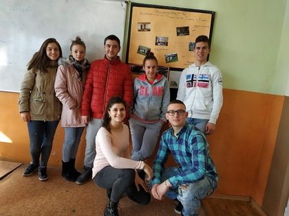 Димитрина Иванова, ПГТЛП „Гоце Делчев“: Зрелостниците реализираха фото проект „Изоставената къща“, в който представиха сложния и имагинерен свят на Атанас Далчев
