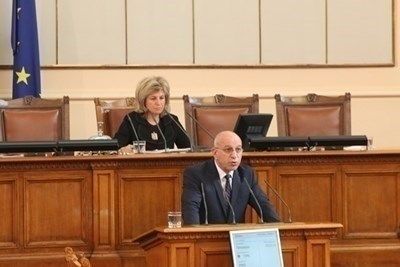 Депутатите събраха кворум от втория път, работиха 20 минути и са в почивка