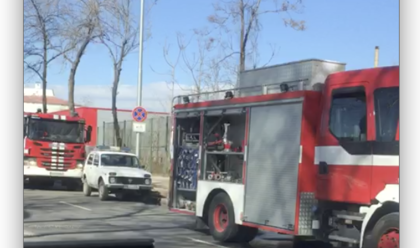 Евакуираха работниците от горящия завод "Чайка" в Пловдив, продължават погасяването на пожара