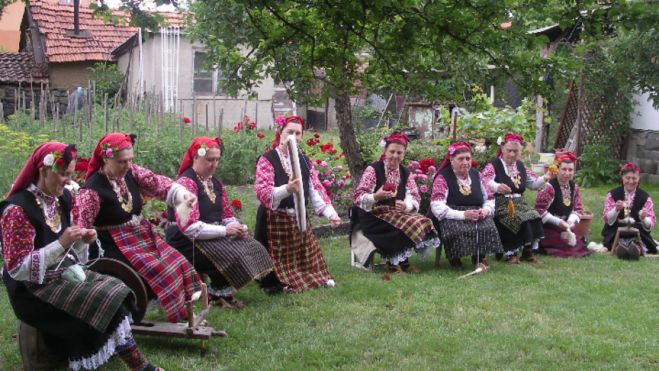 Бистришките баби пеят в Етнографския музей