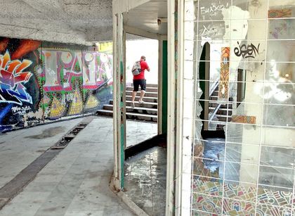 Ремонтират разбитите градски подлези