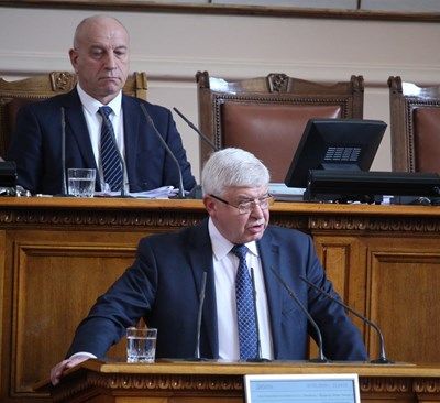 Ананиев: Ще се анализират заплатите на всички работещи в държавните и общински болници