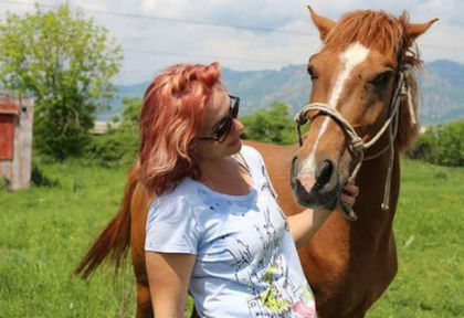 Сливен се прощава с починалата Ренета Томова, която почина, ден след като роди