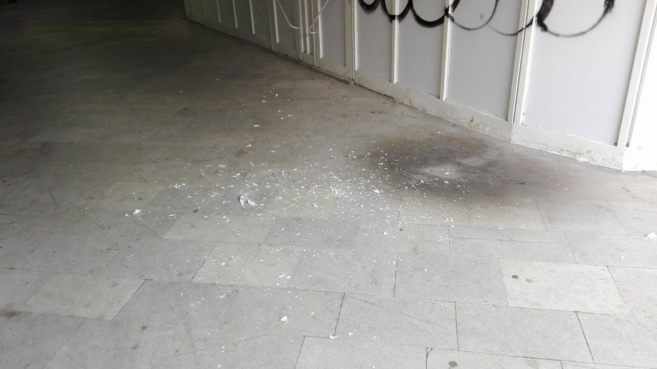 Лампа се пръсна над главите на пловдивчани СНИМКИ