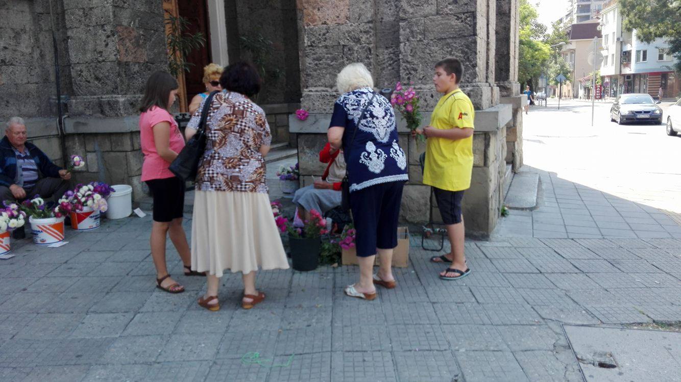 Десетки пловдивчани се стекоха в църквите за 