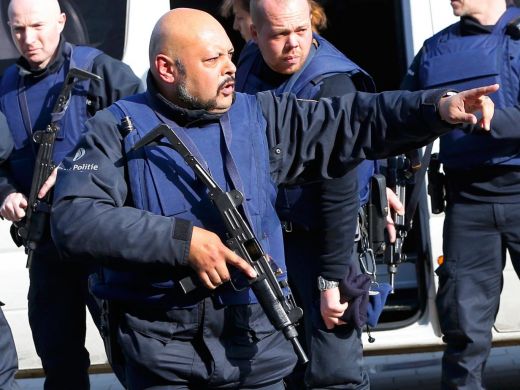 Извънредно: Нови изстрели сковаха Брюксел! Терористите отново атакуват полицията