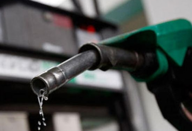 От днес: Цената на най-масовия бензин падна под...