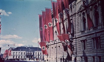 Обещай ми да се застреляш: Масови самоубийства след края на Хитлер