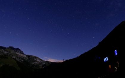 Красивите СНИМКИ на падащите звезди от последната нощ