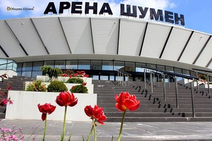 Шумен: Близо 18 000 цветя оформят цветни градинки и алеи в града