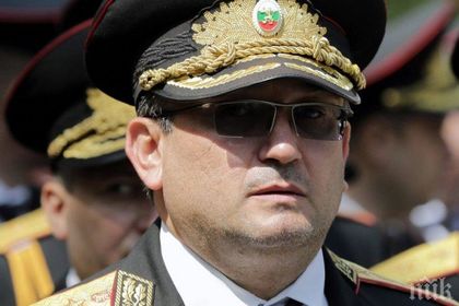 Младен Маринов вдига заплащането на полицаите