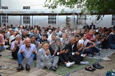 Хиляди изпълниха джамиите в Кърджалийско в първия ден на Рамазан Байрама