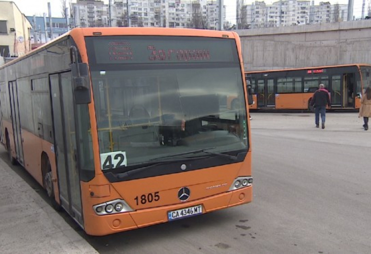 Катастрофиралият в София шофьор на автобус работел като роб по 14 дни без почивка